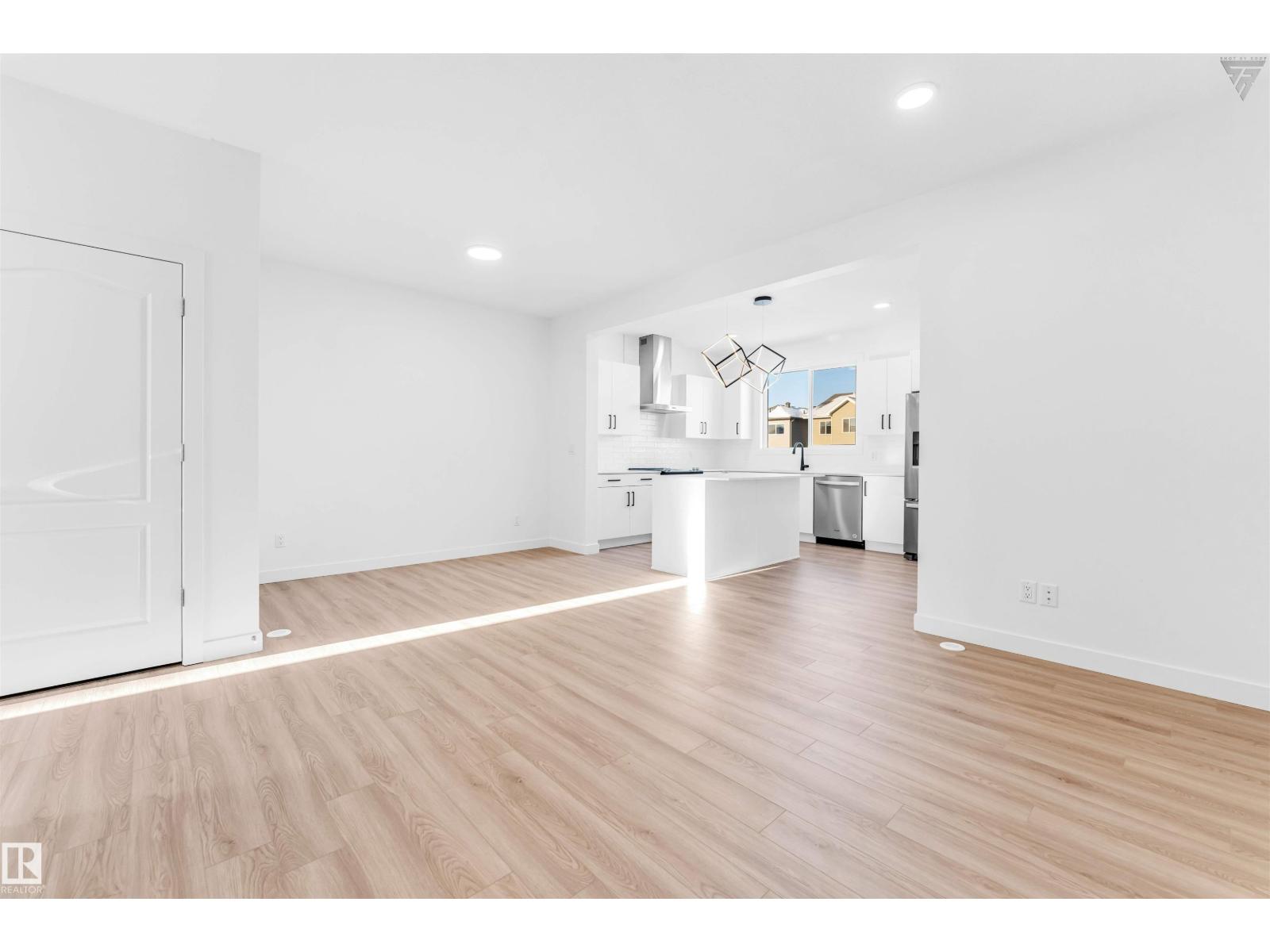 1224 14 AV NW NW - 15