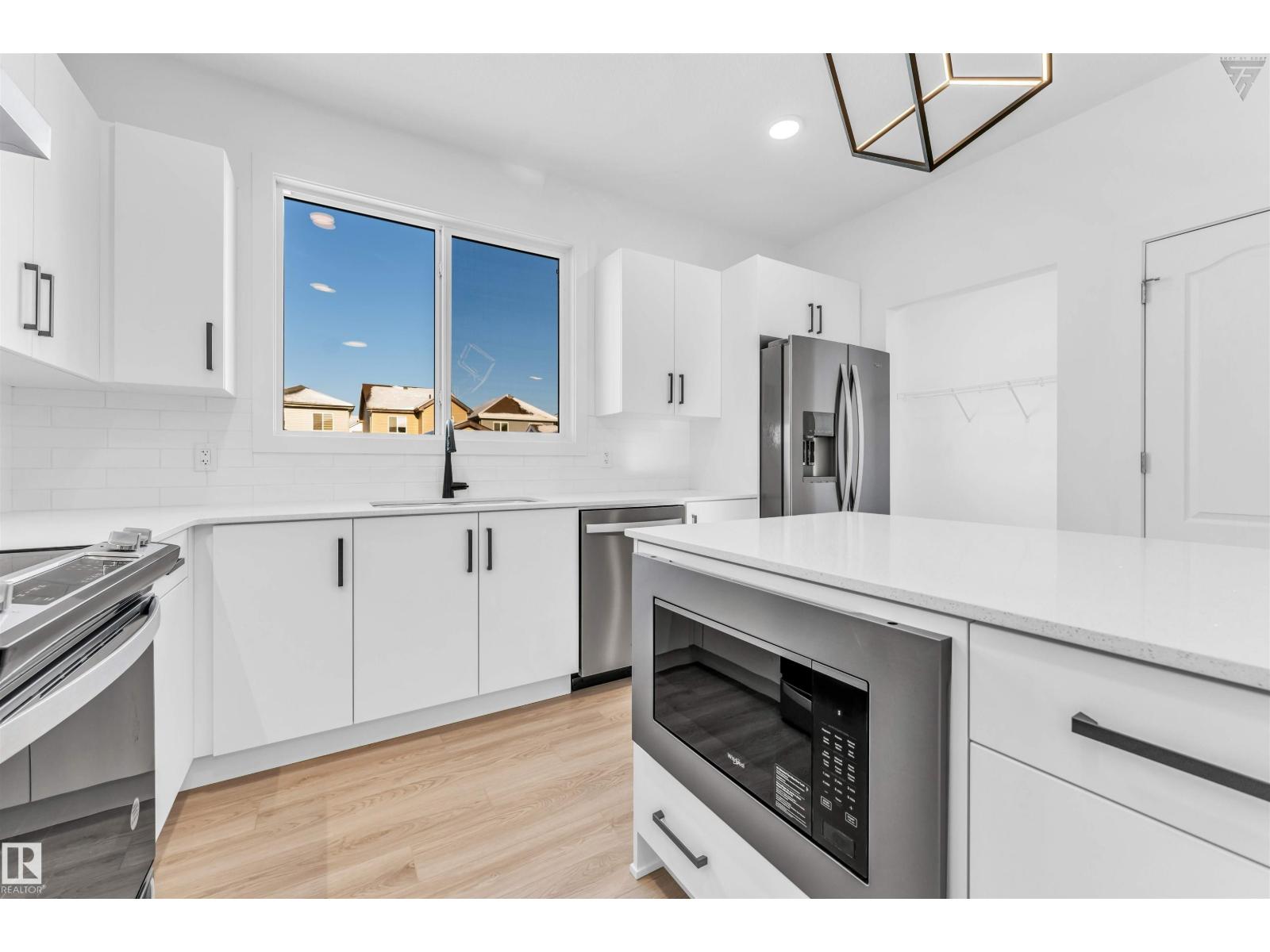 1224 14 AV NW NW - 23
