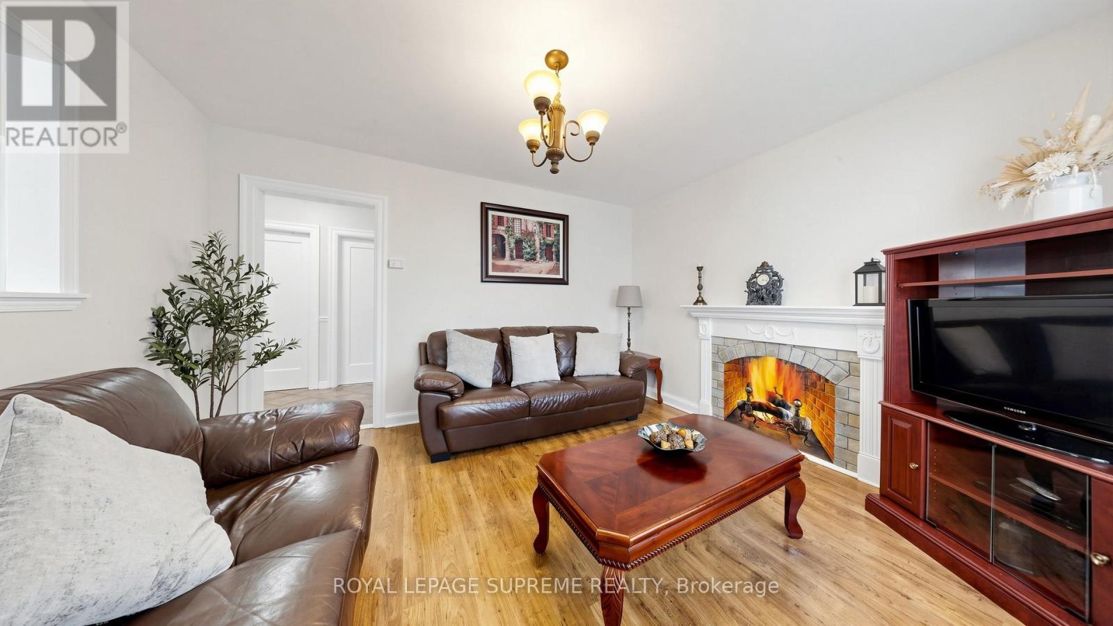 610 MCROBERTS AVENUE - 9