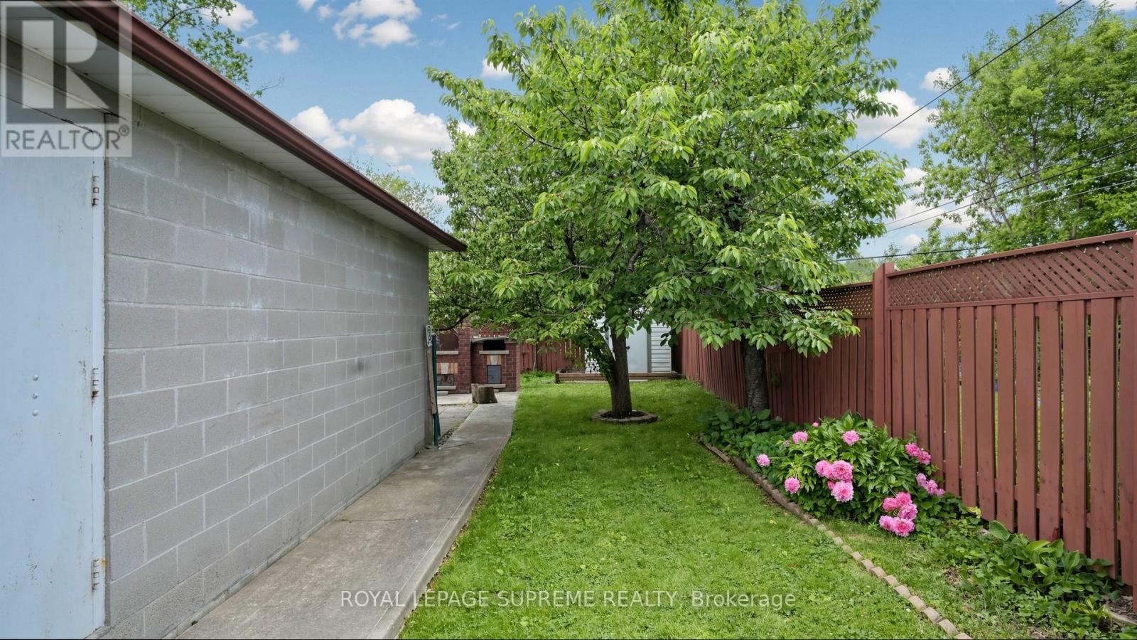 610 MCROBERTS AVENUE - 41
