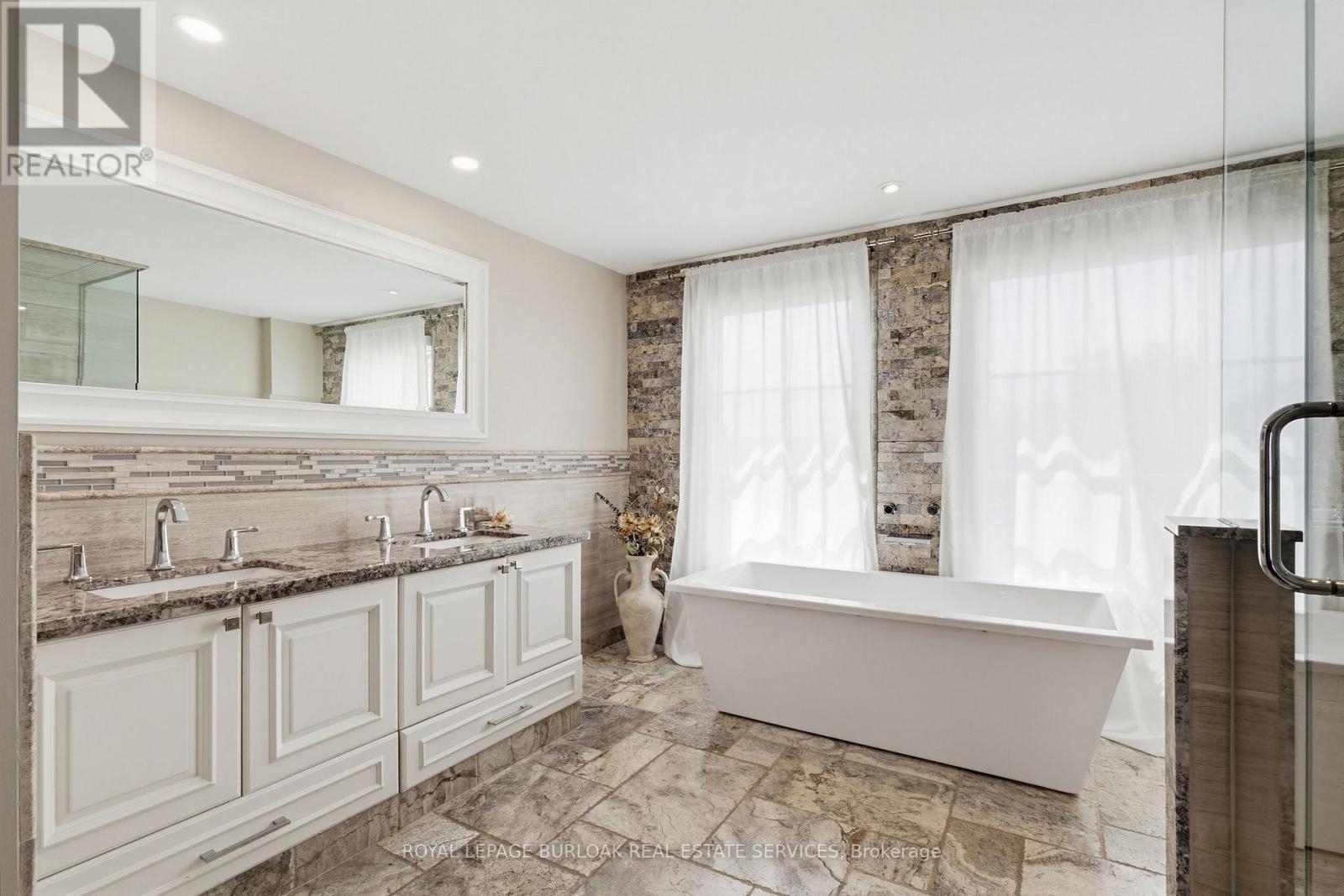 97 LAKEVIEW DRIVE - 29
