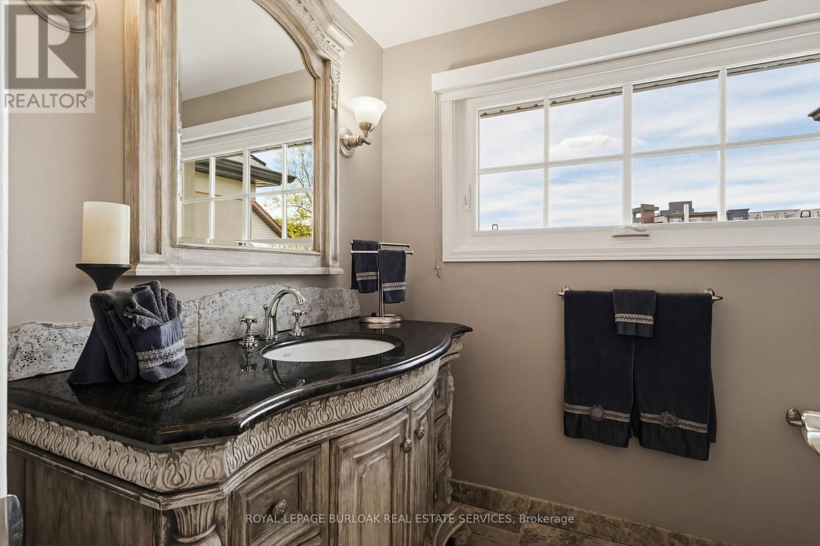 97 LAKEVIEW DRIVE - 33
