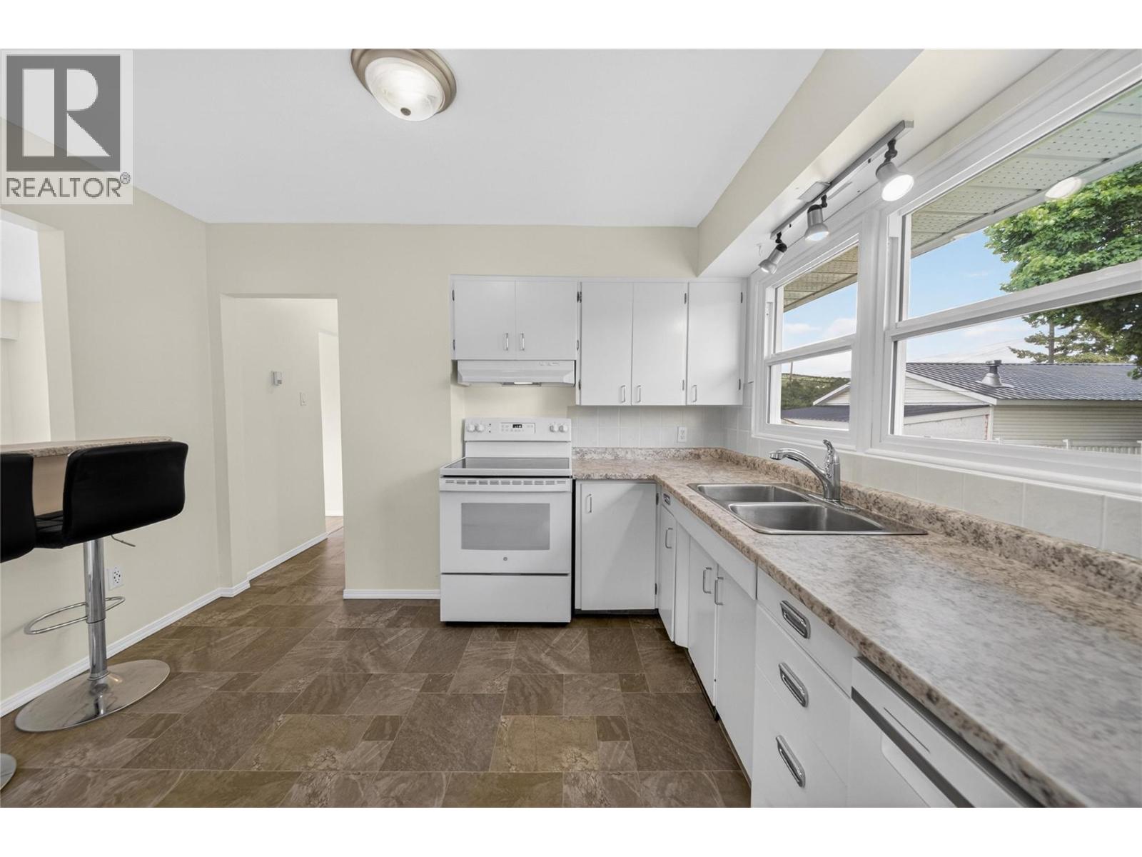 306 8th Street S - 11