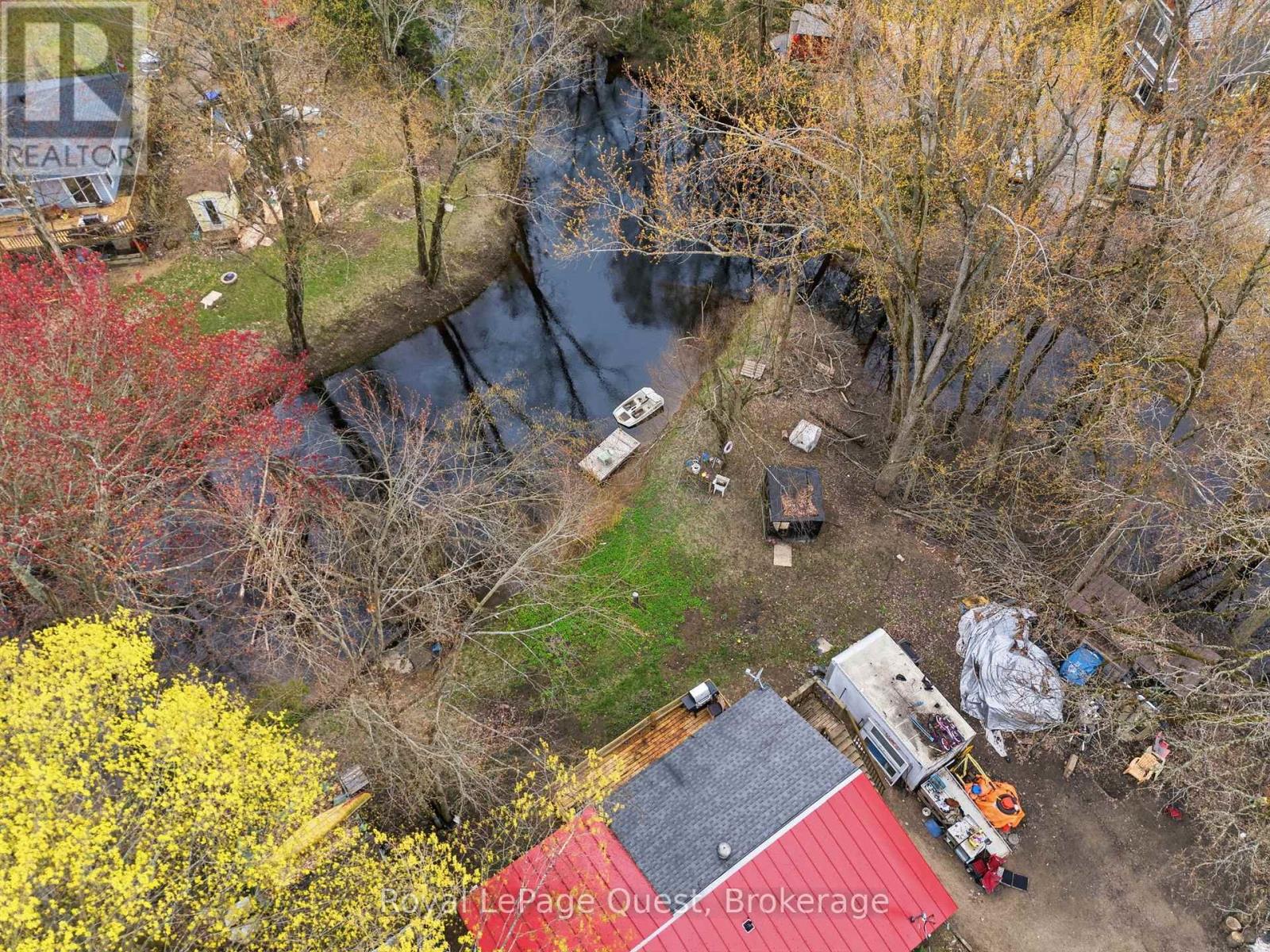 7476 ASH CRESCENT - 36