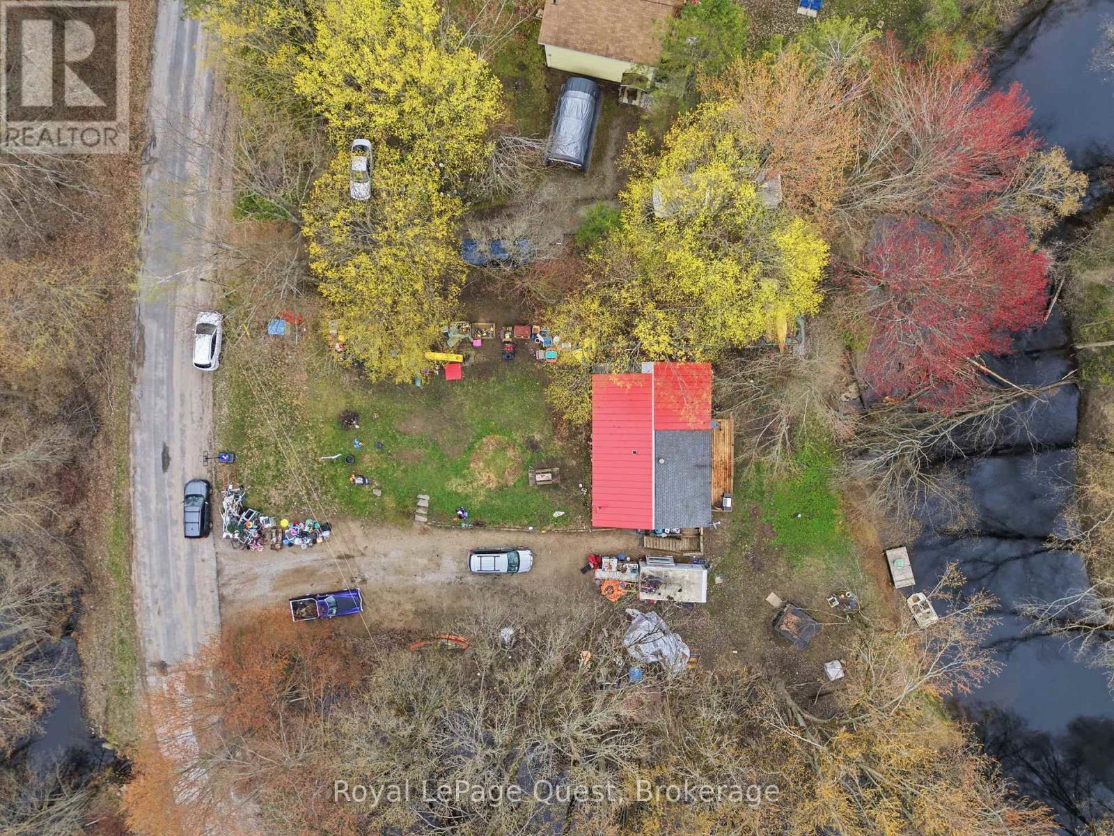 7476 ASH CRESCENT - 35
