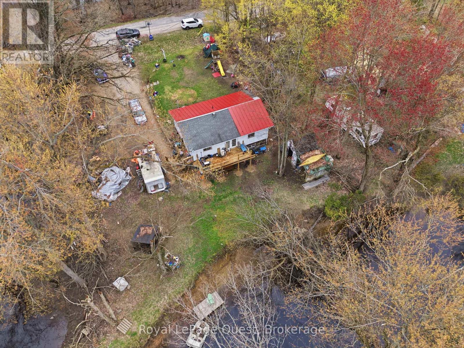 7476 ASH CRESCENT - 39