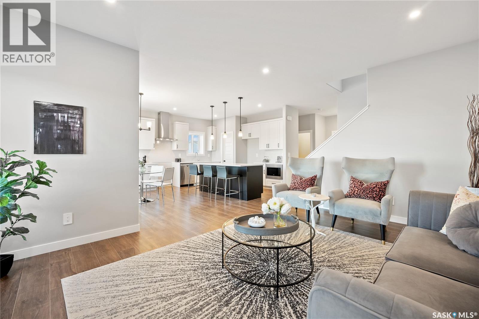 10 Vancouver CRESCENT - 1