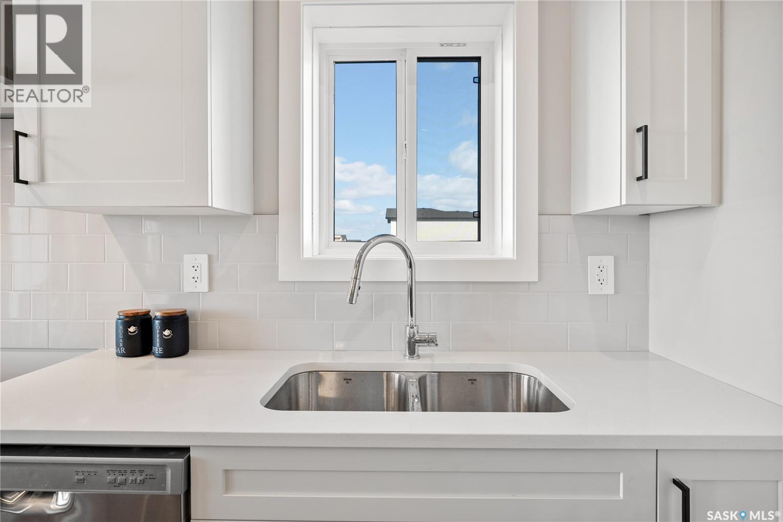 10 Vancouver CRESCENT - 11