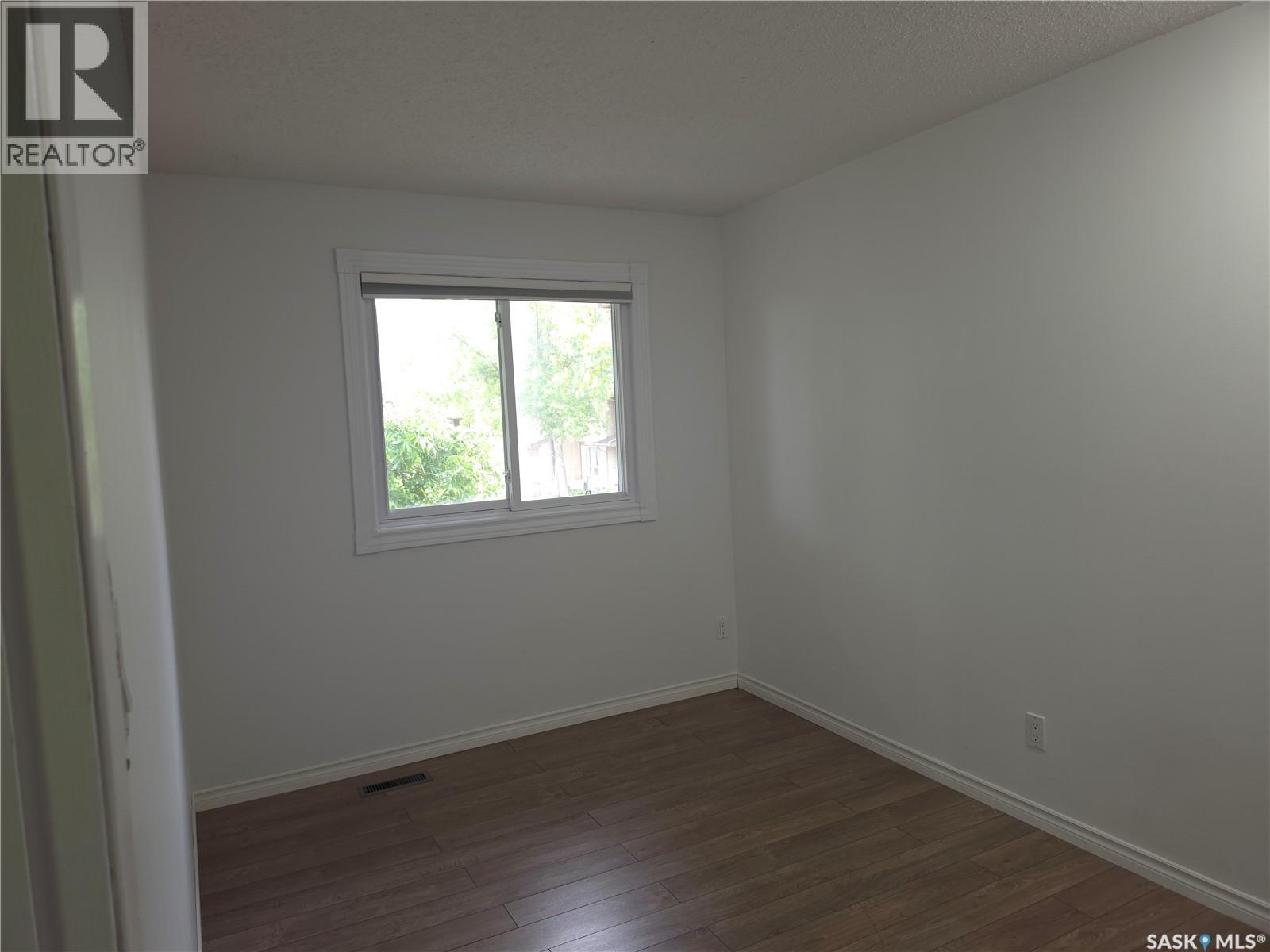 #18 1128 McKercher DRIVE - 10
