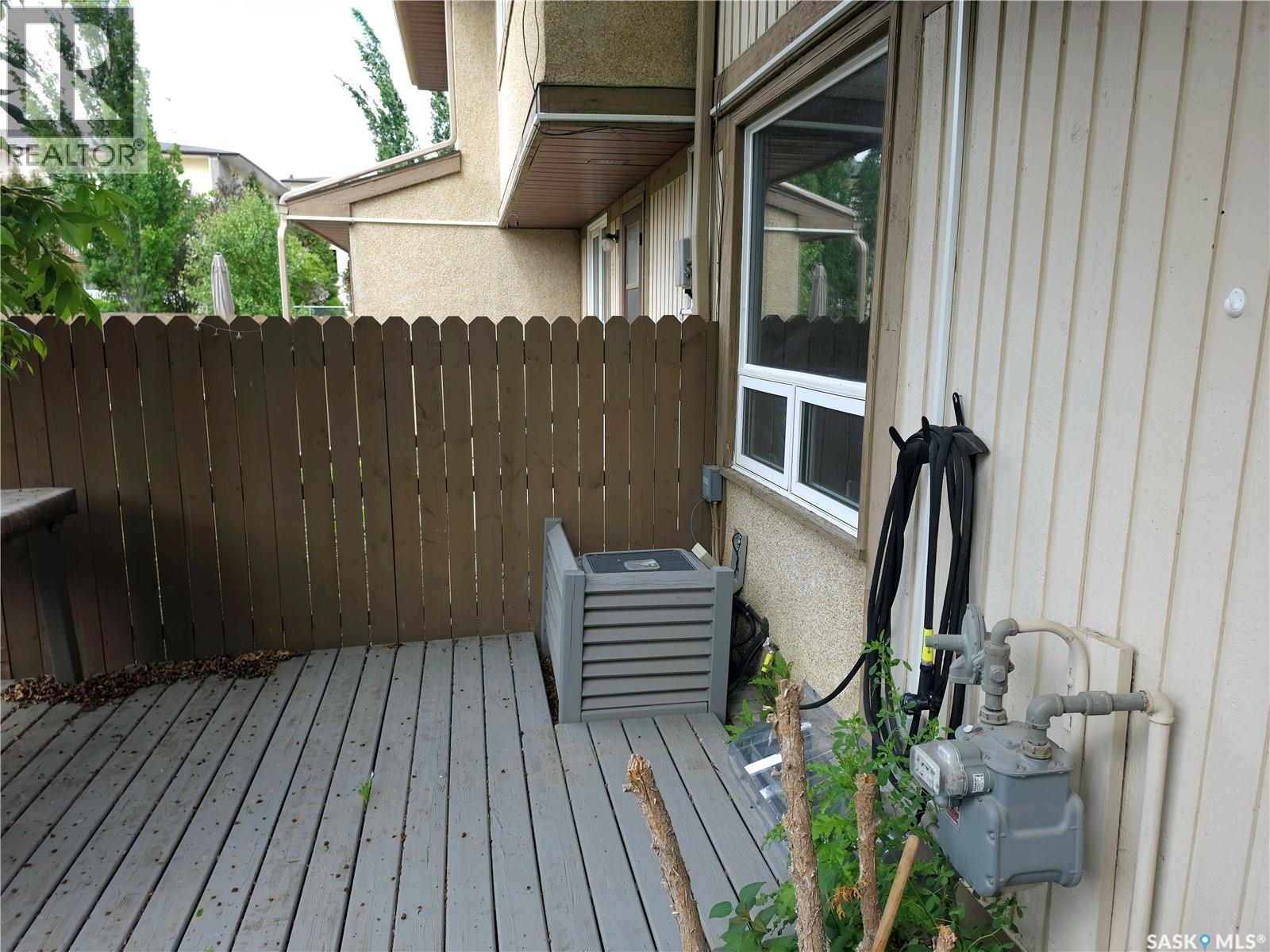 #18 1128 McKercher DRIVE - 17