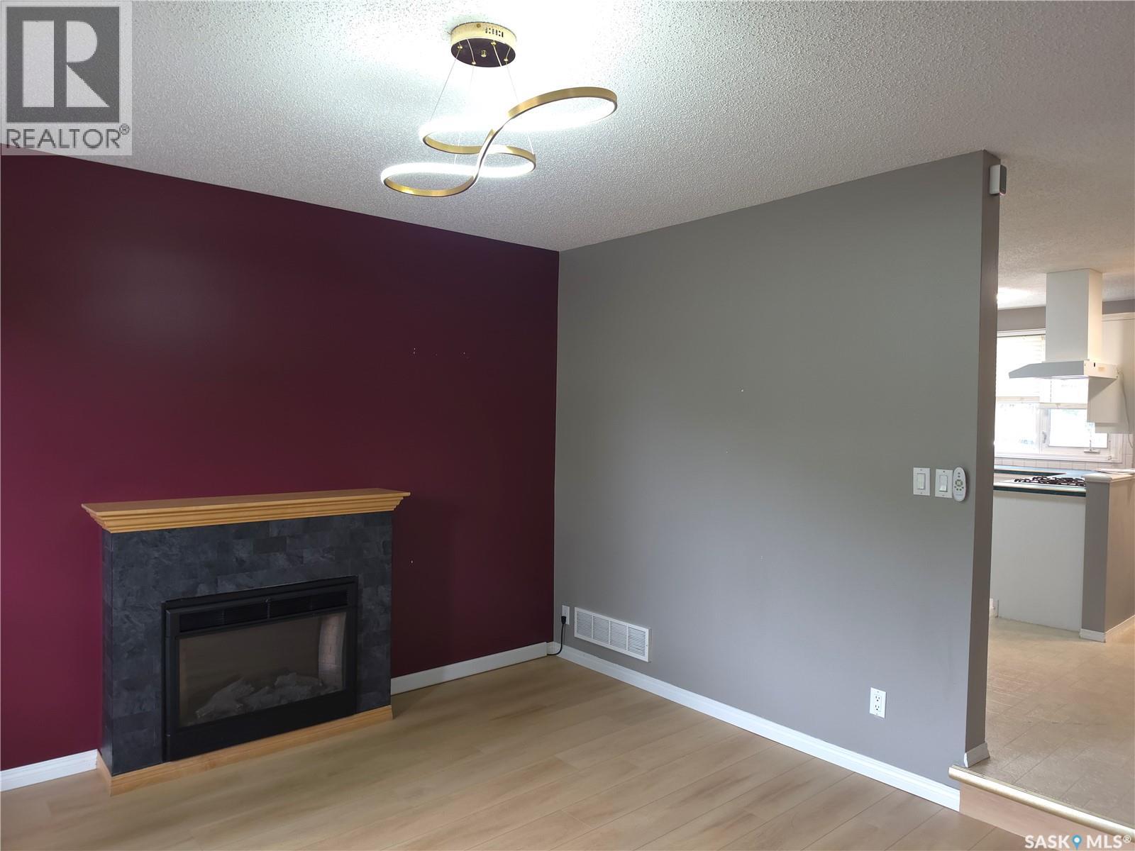 #18 1128 McKercher DRIVE - 5