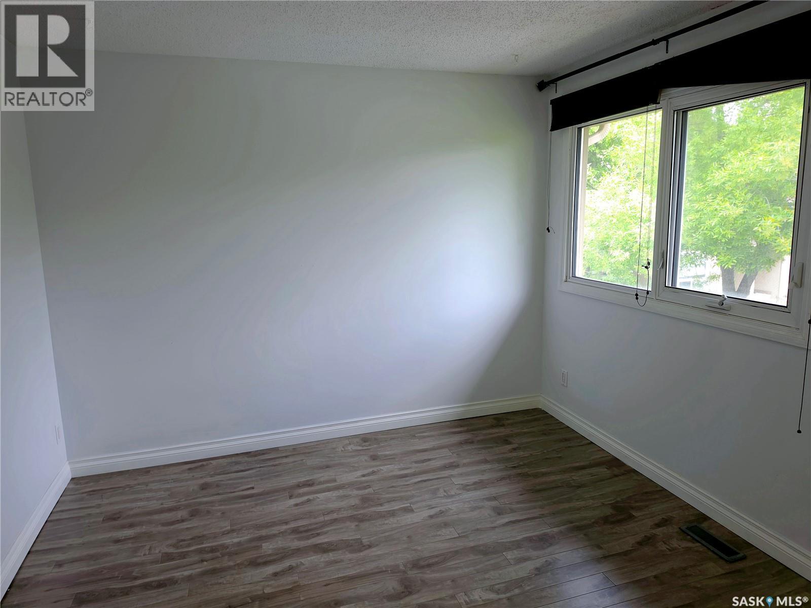 #18 1128 McKercher DRIVE - 6