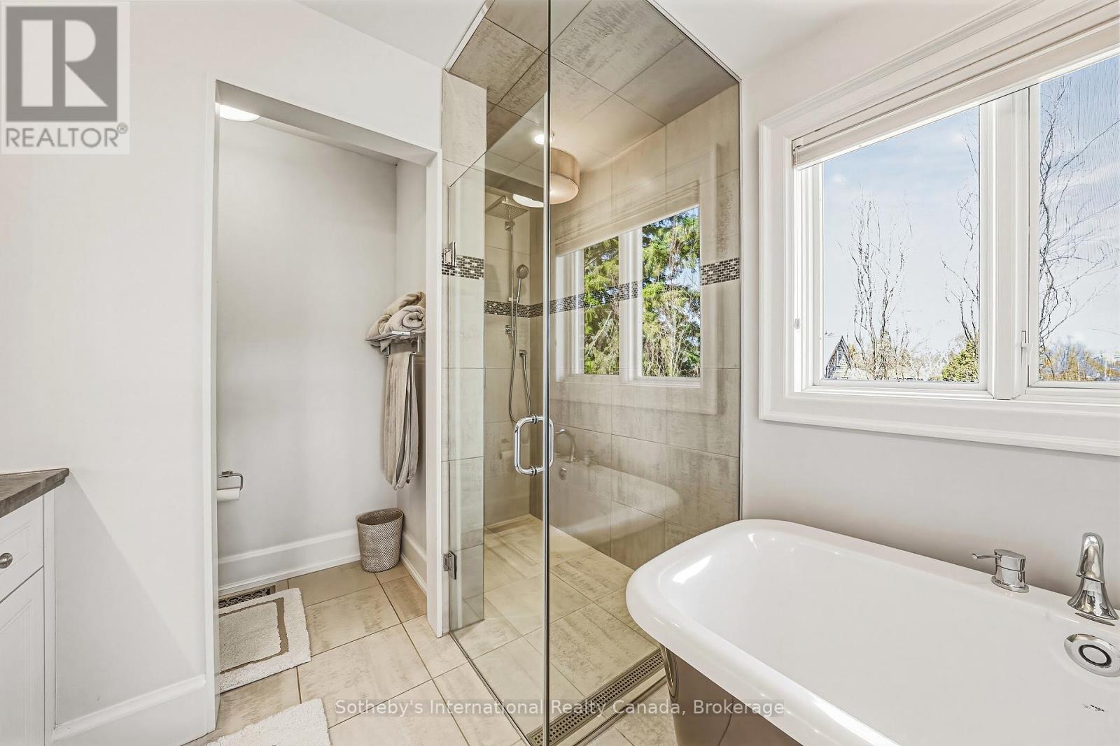476 PATRICIA DRIVE - 24