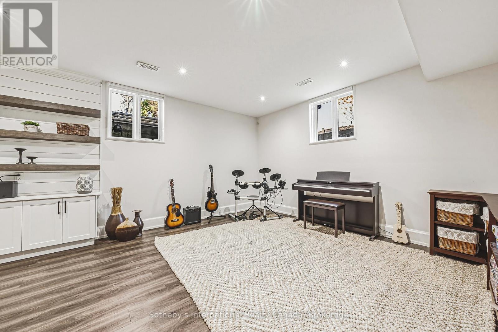 476 PATRICIA DRIVE - 39