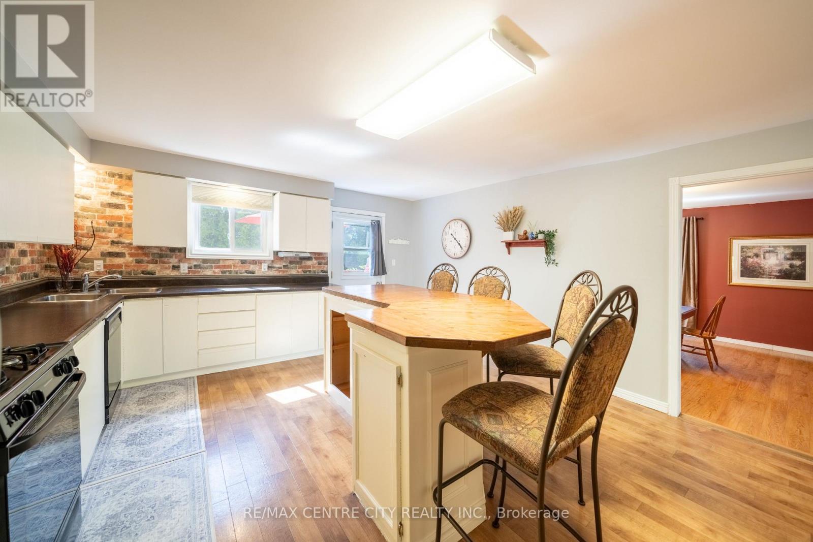 176 EASTMAN AVENUE - 17