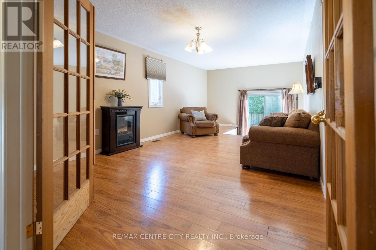 176 EASTMAN AVENUE - 24