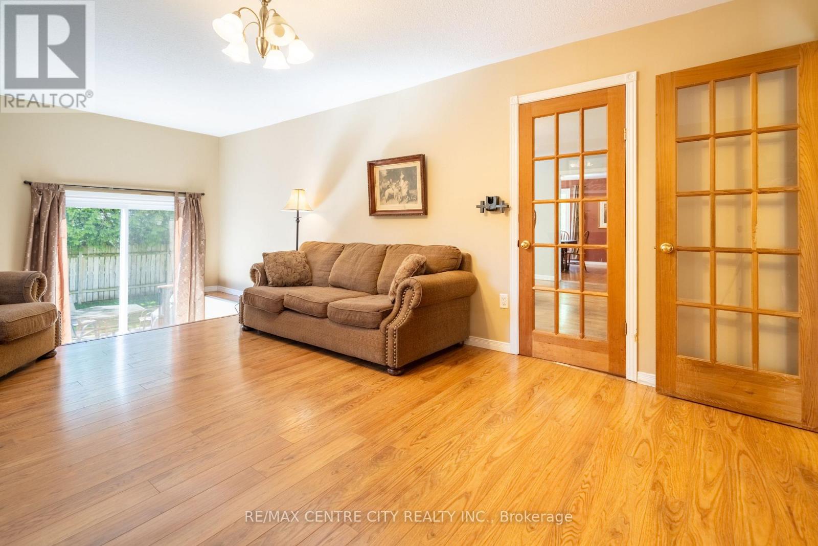 176 EASTMAN AVENUE - 25