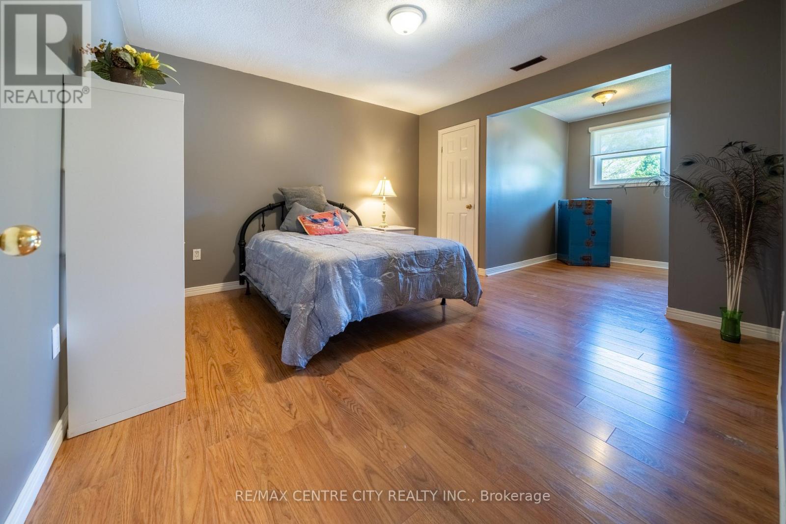 176 EASTMAN AVENUE - 36