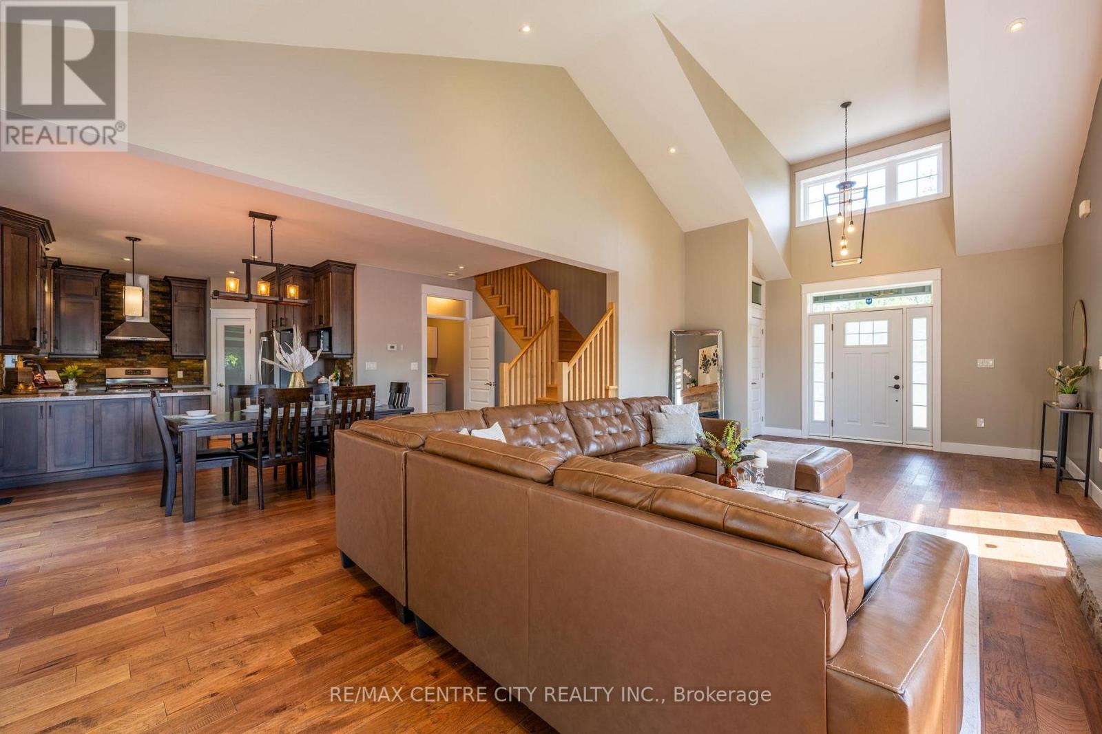 2580 DUNDAS STREET - 10