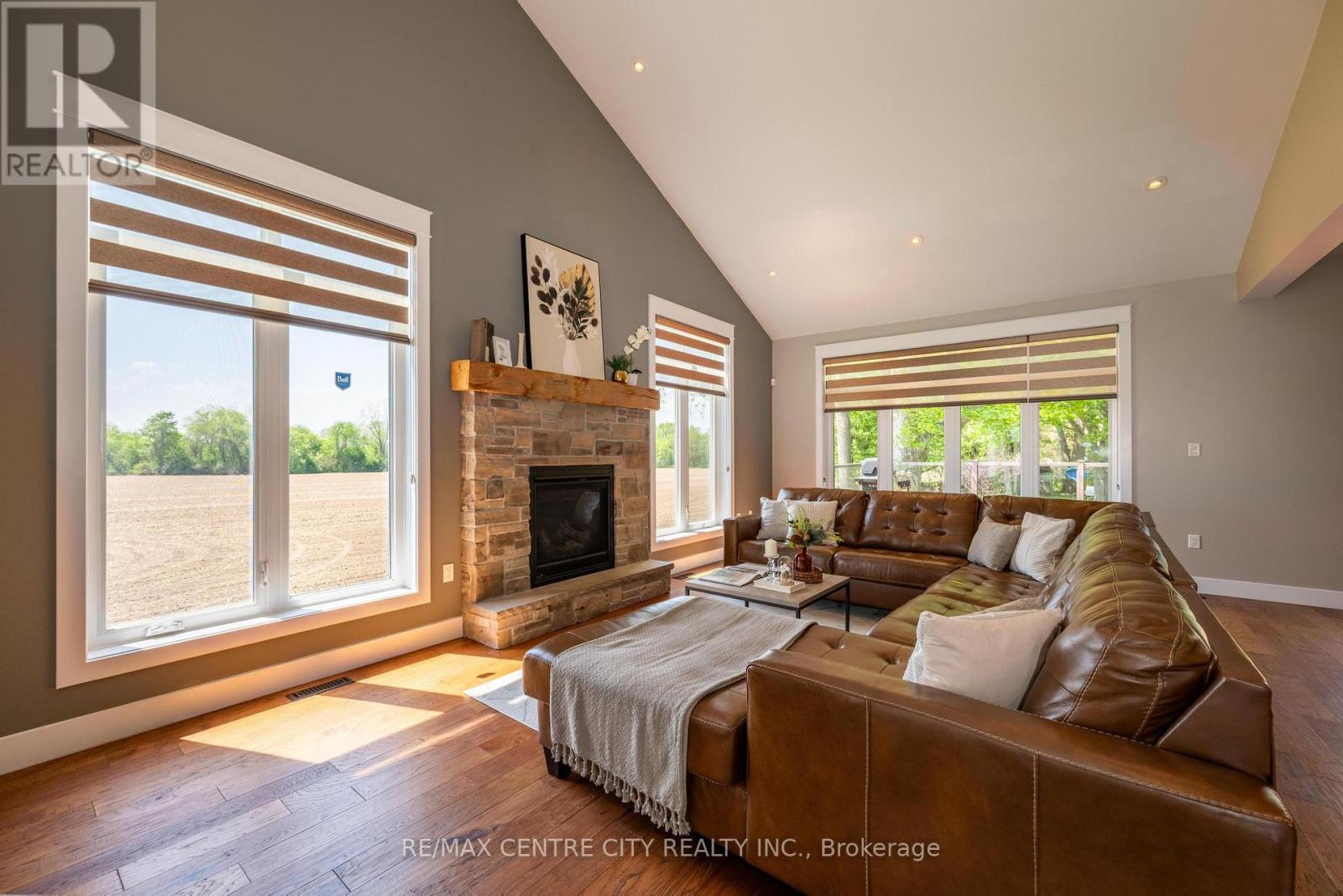 2580 DUNDAS STREET - 11