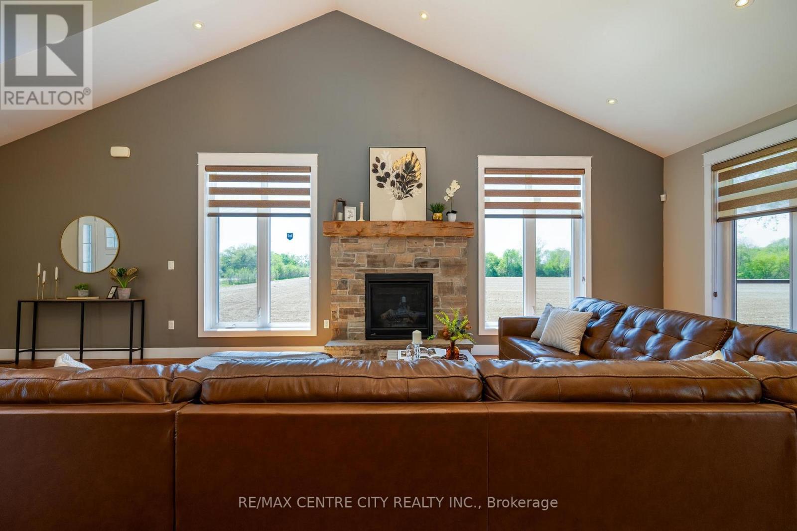 2580 DUNDAS STREET - 12