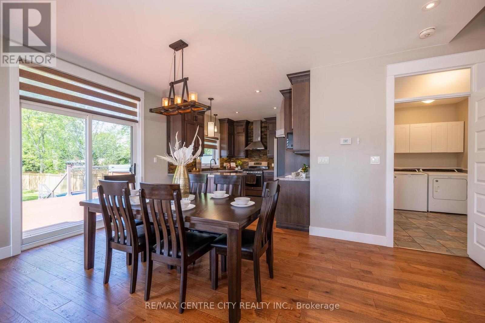 2580 DUNDAS STREET - 13