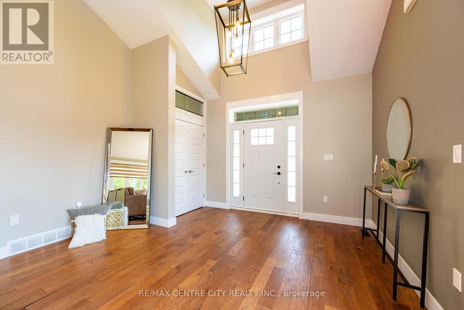 2580 DUNDAS STREET - 15