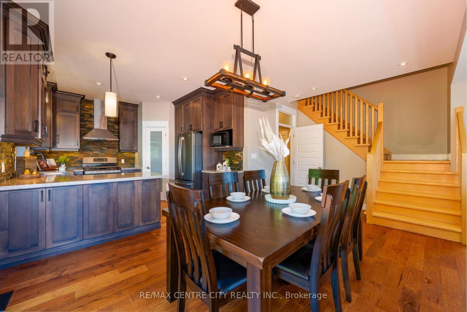 2580 DUNDAS STREET - 16