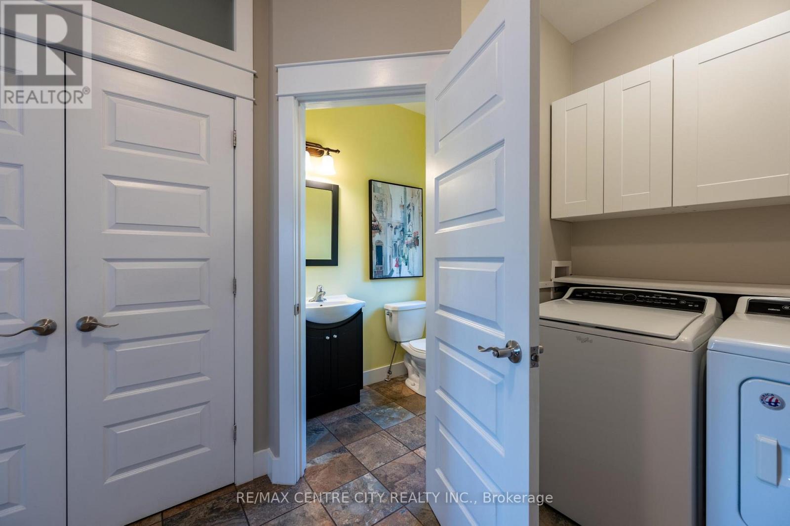 2580 DUNDAS STREET - 17