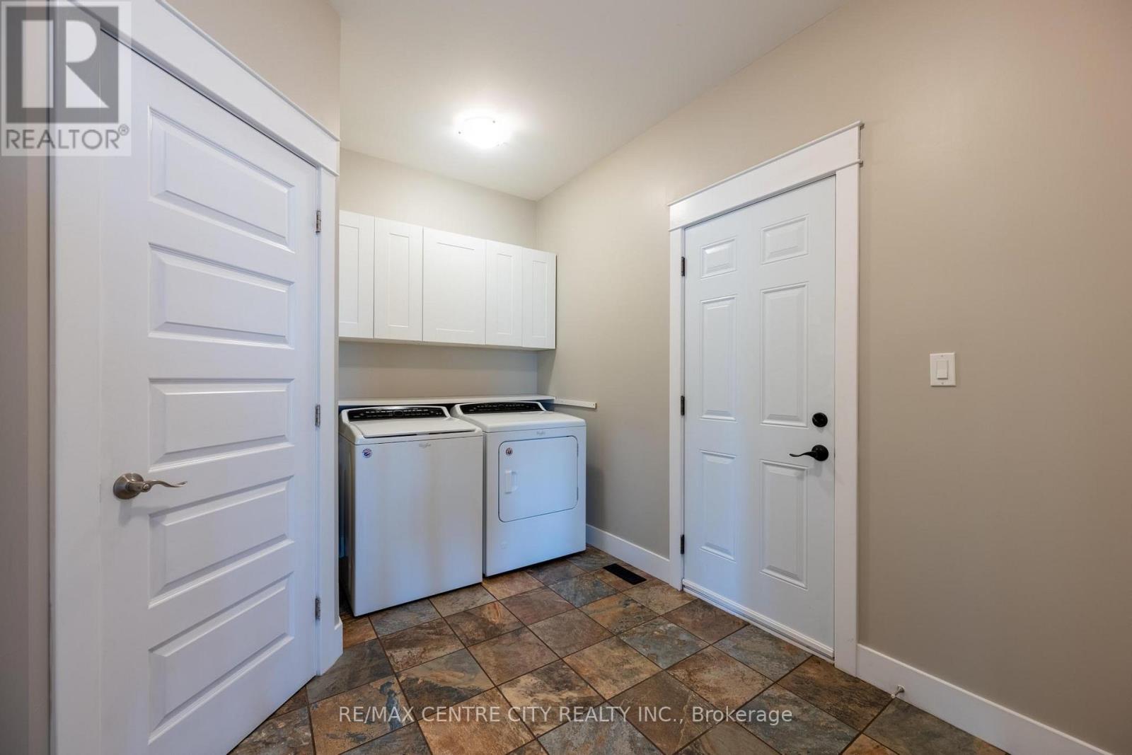 2580 DUNDAS STREET - 18