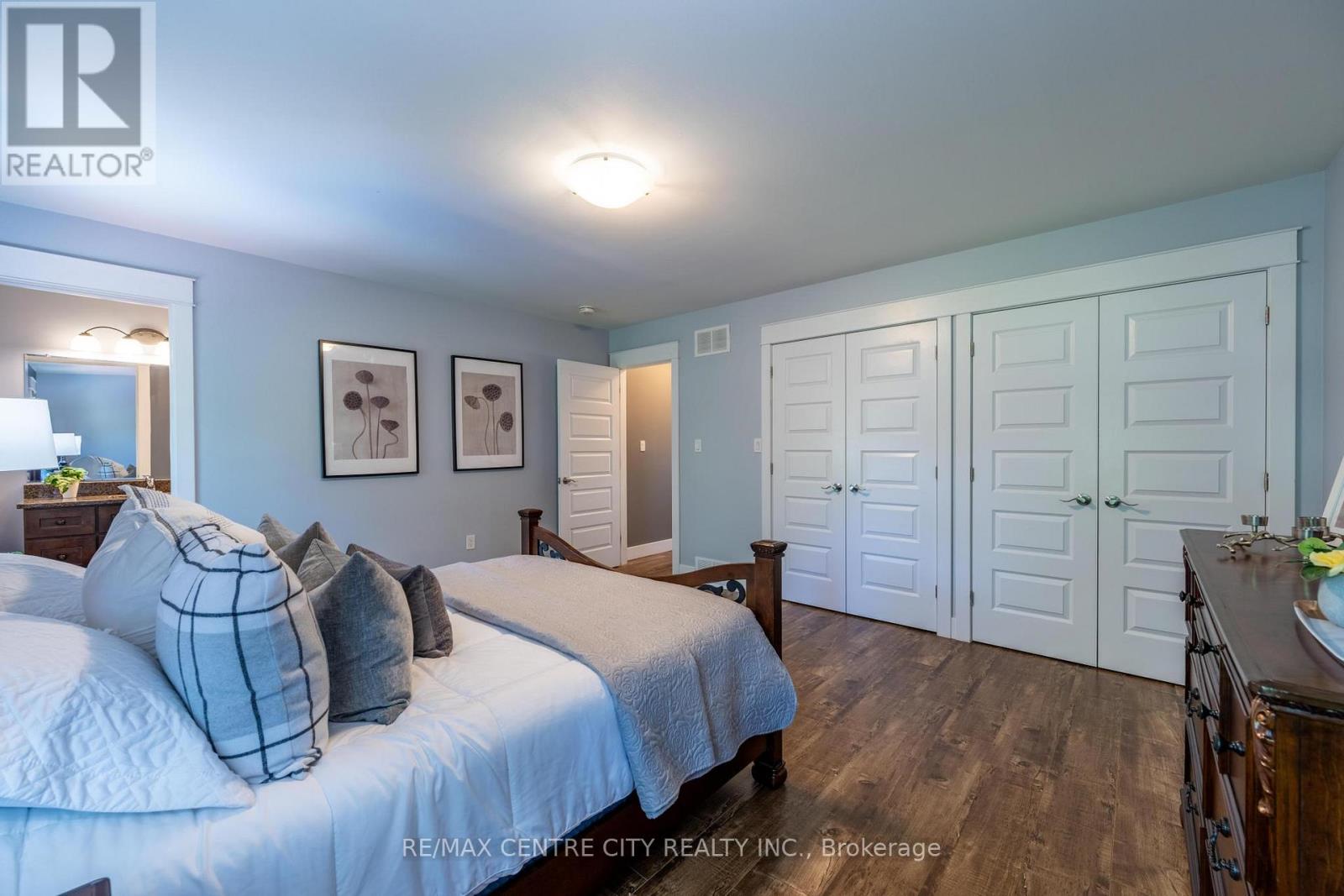 2580 DUNDAS STREET - 21