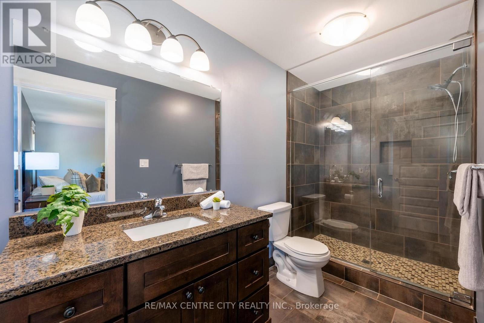 2580 DUNDAS STREET - 22