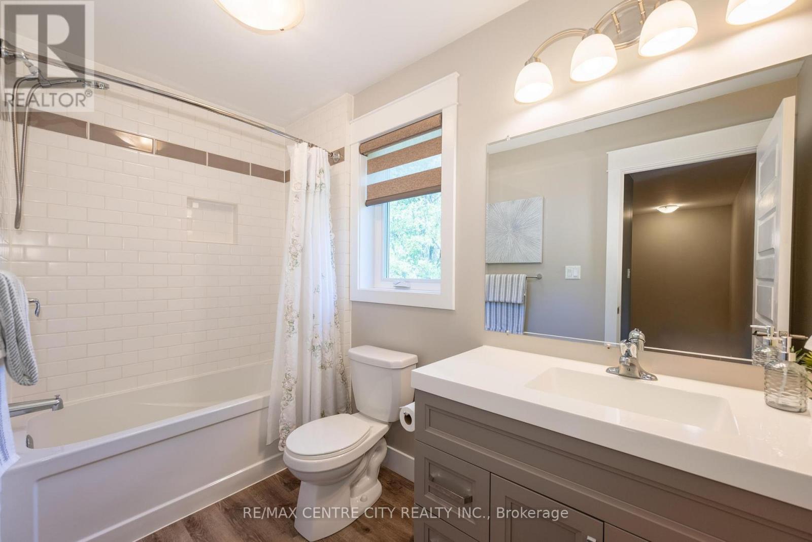 2580 DUNDAS STREET - 25