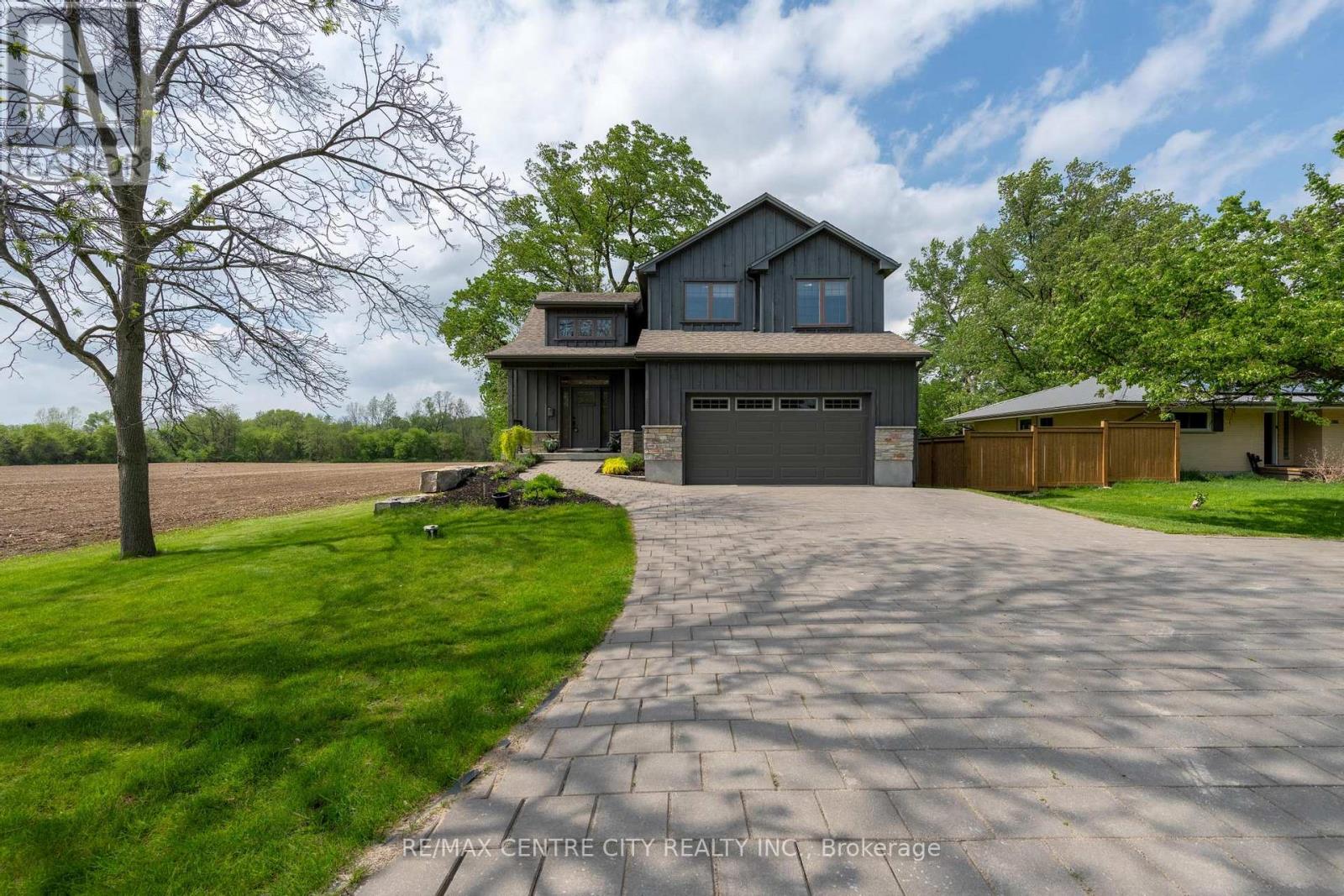 2580 DUNDAS STREET - 35