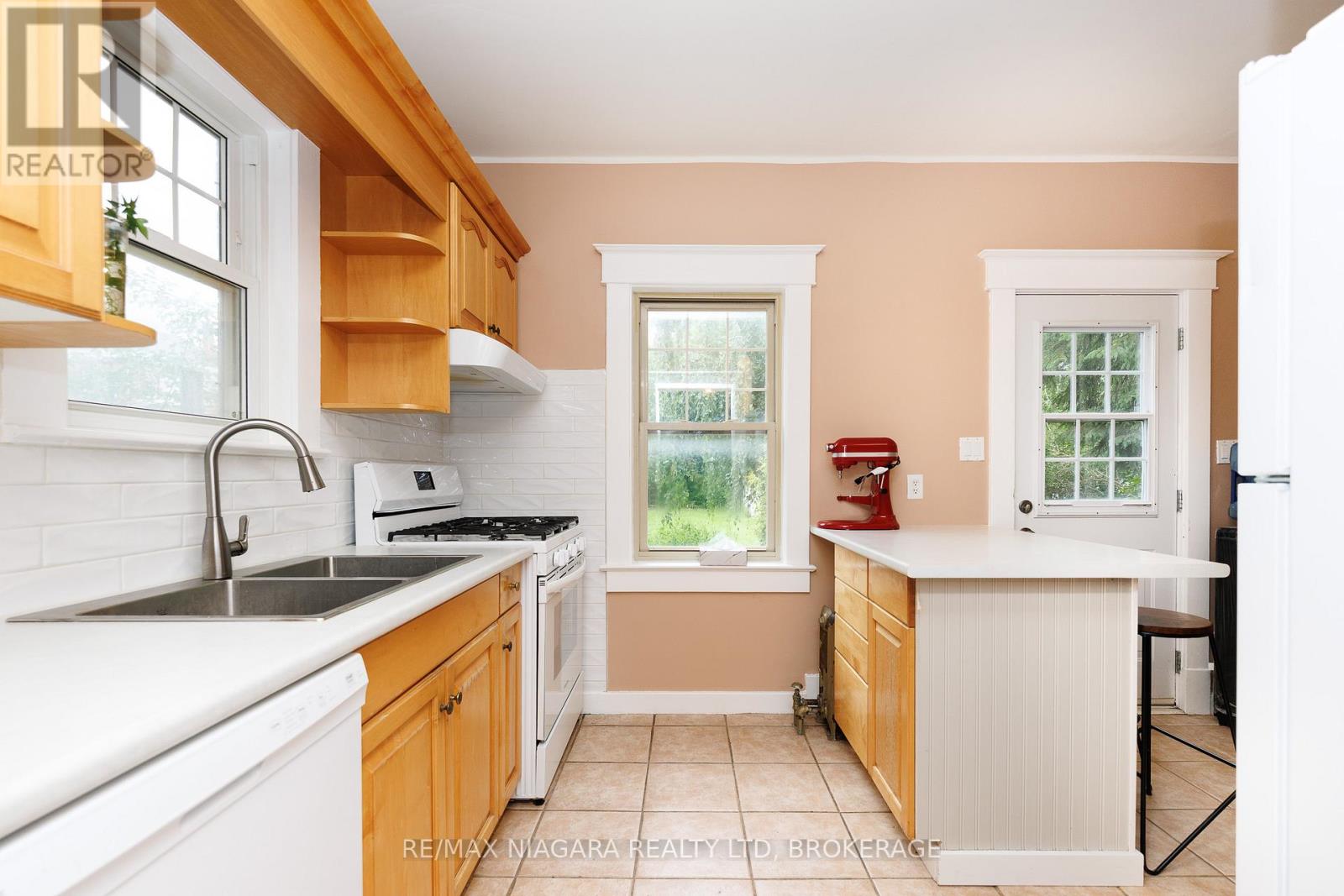 4864 SIMCOE STREET - 5