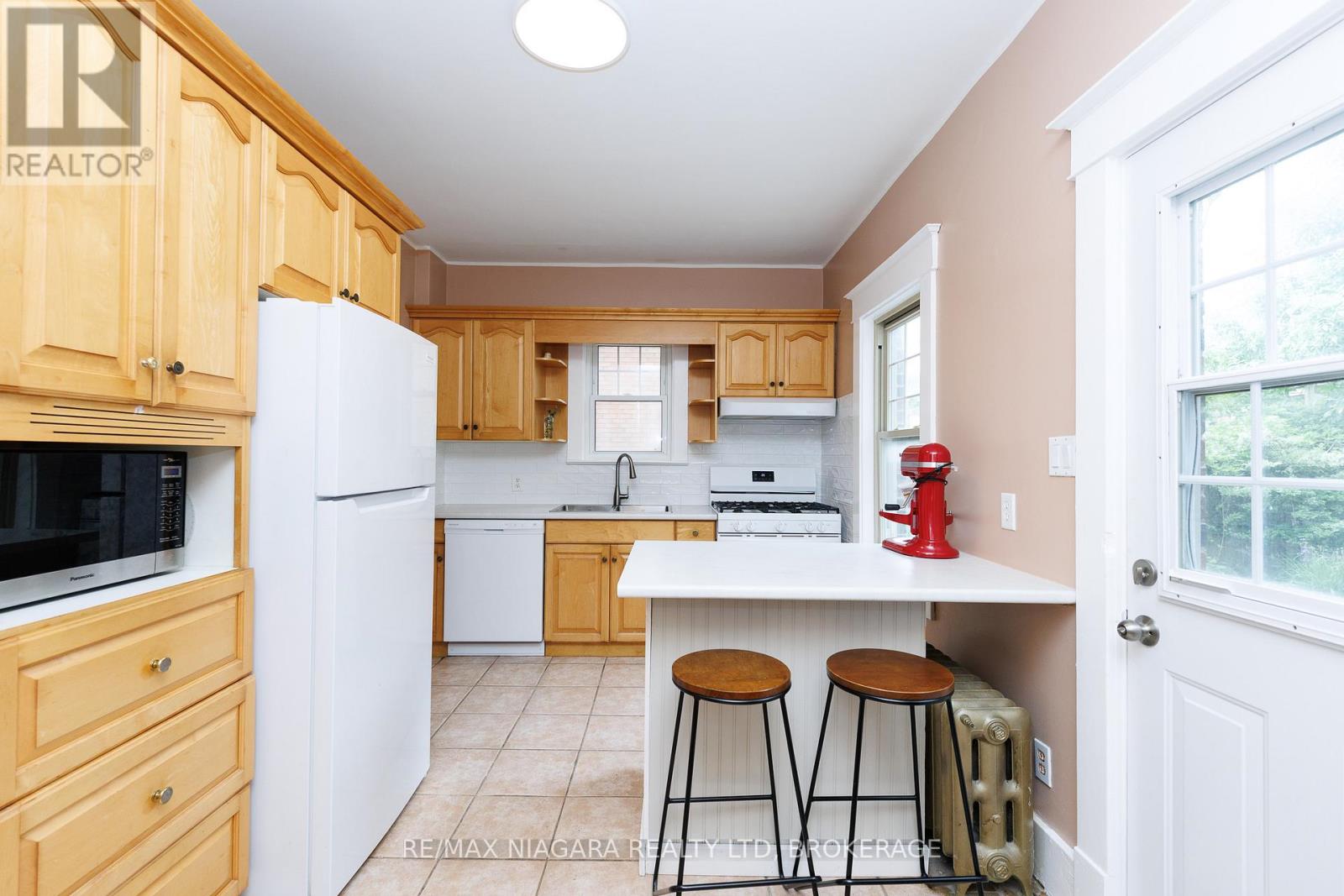 4864 SIMCOE STREET - 4