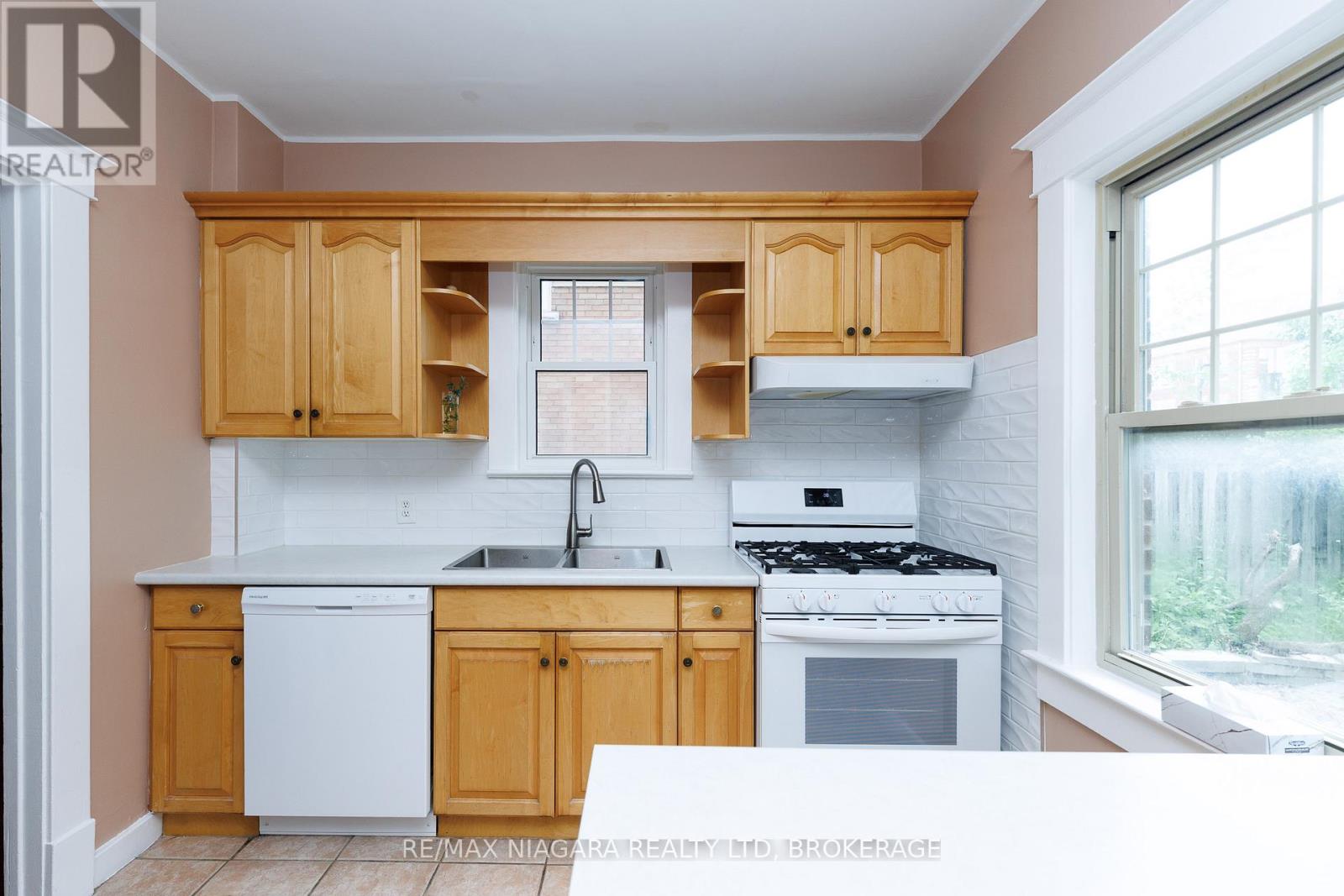 4864 SIMCOE STREET - 6