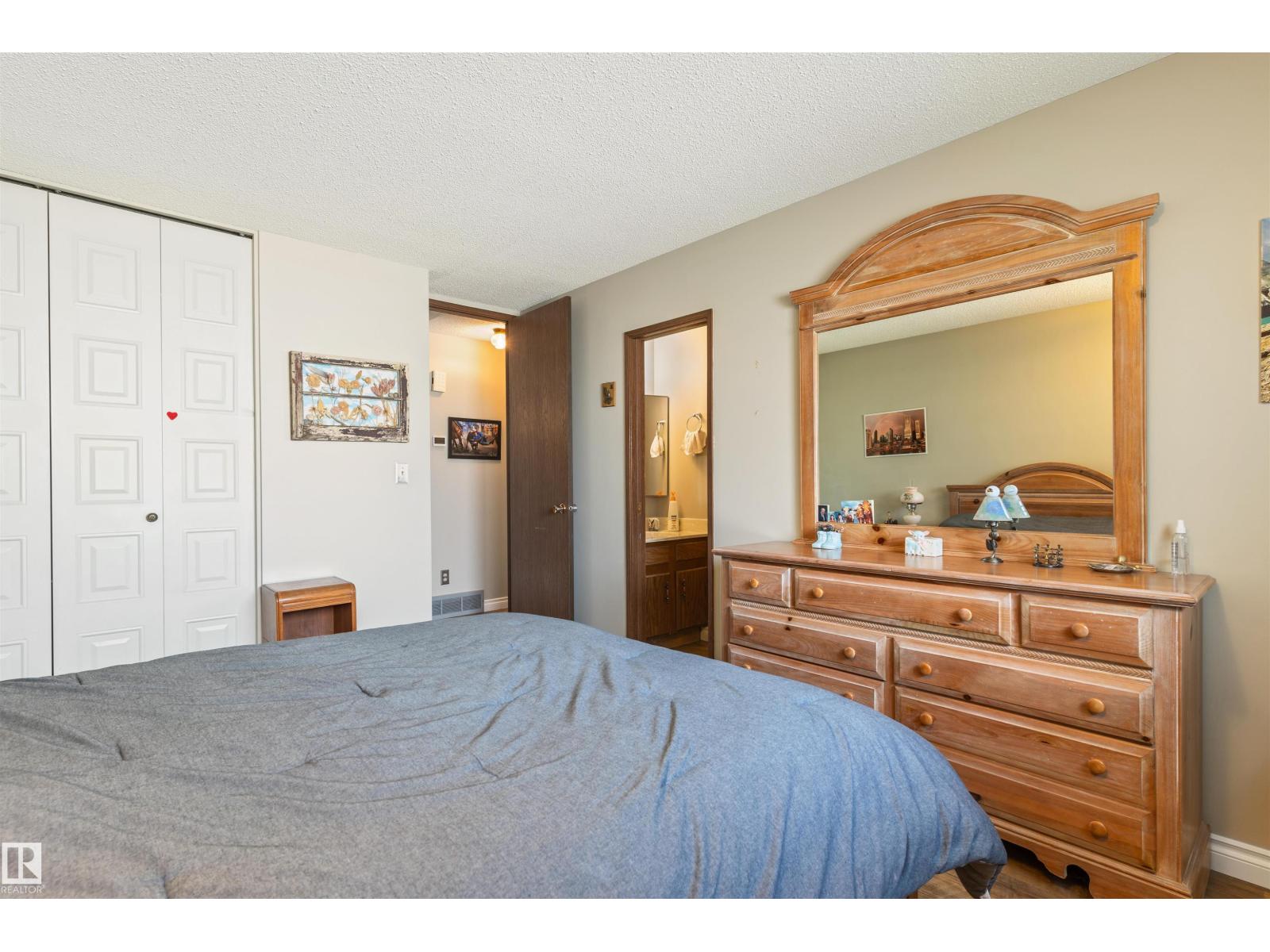 1736 36 ST NW - 18