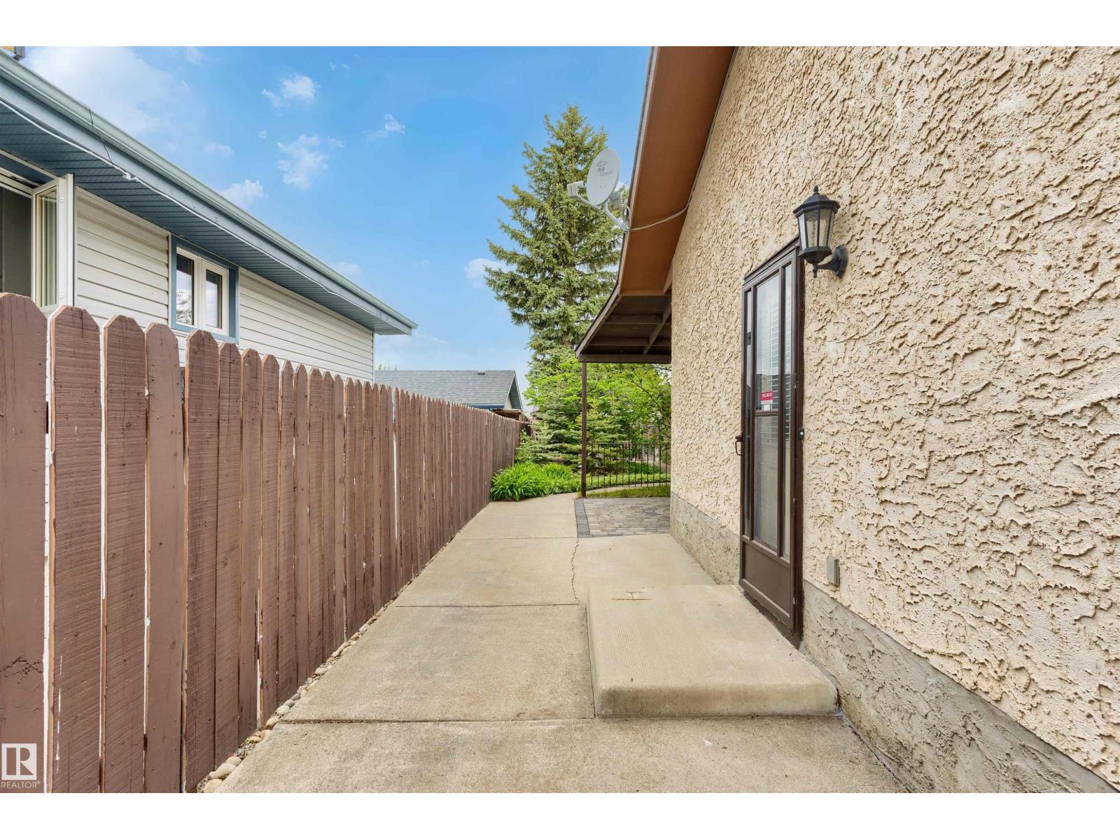 1736 36 ST NW - 29