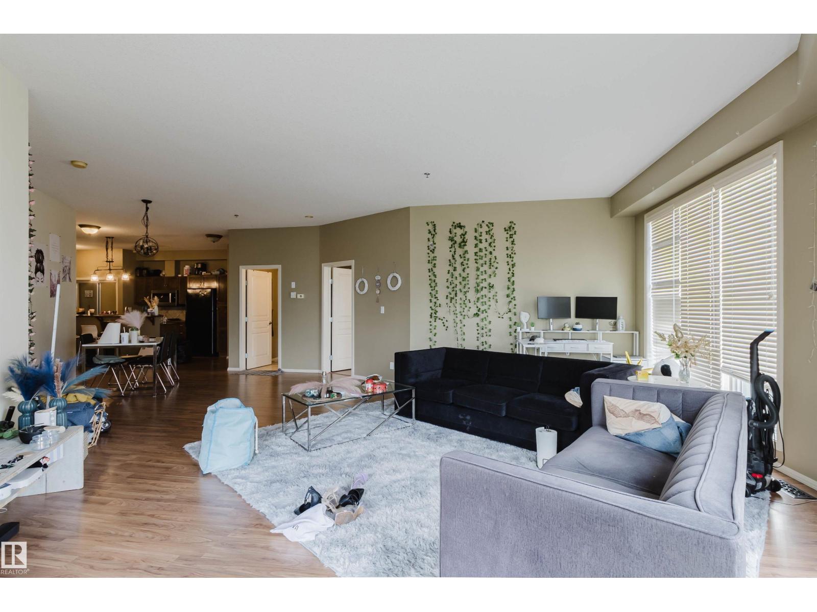 #323 4831 104A ST NW - 18