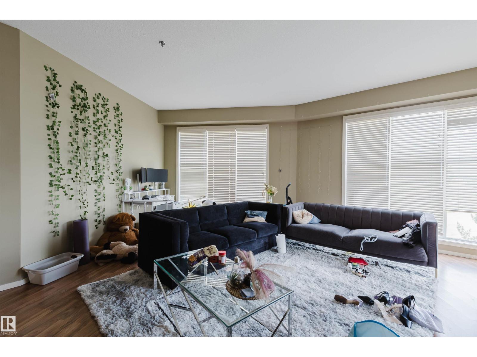 #323 4831 104A ST NW - 17