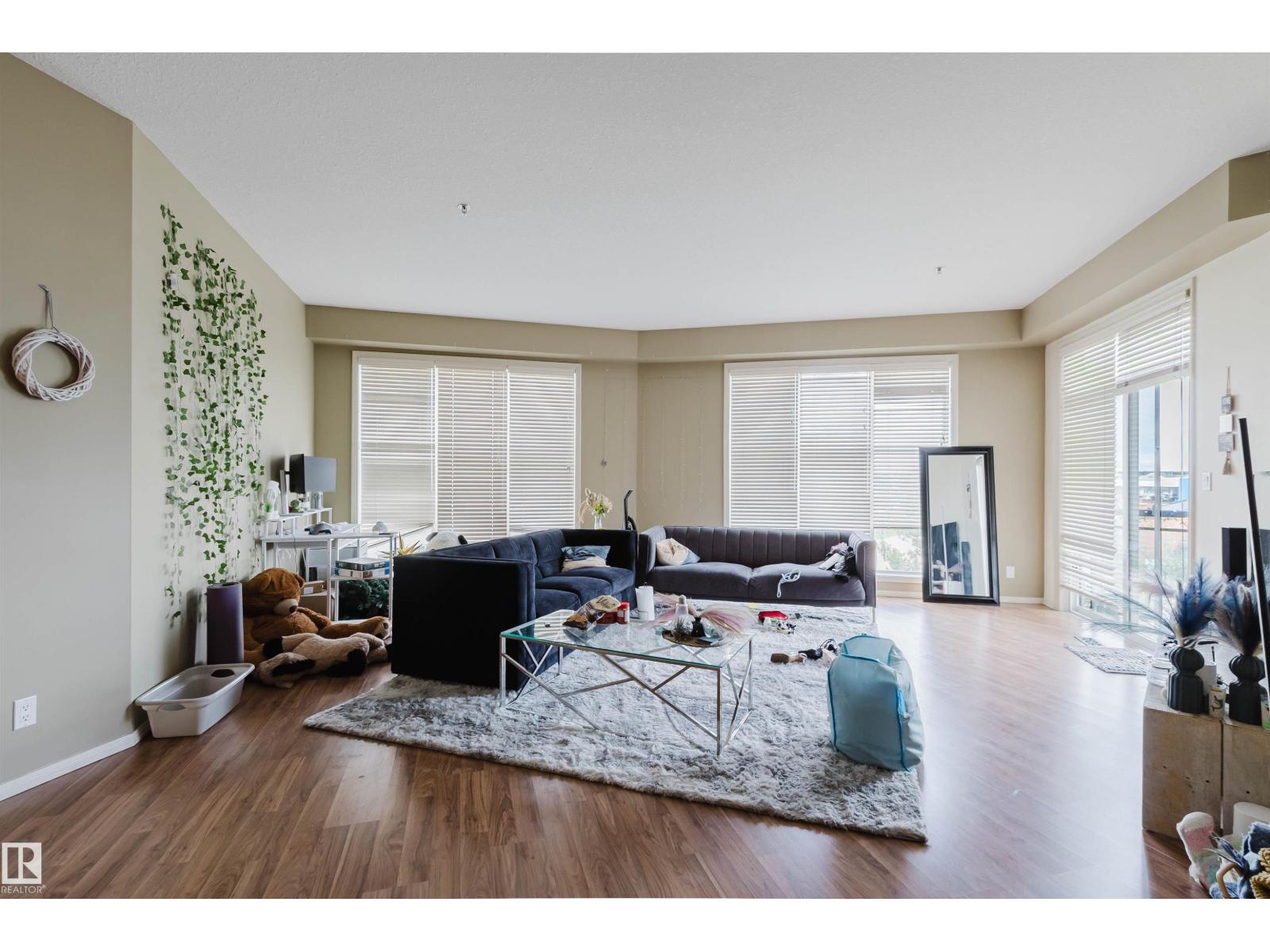#323 4831 104A ST NW - 24
