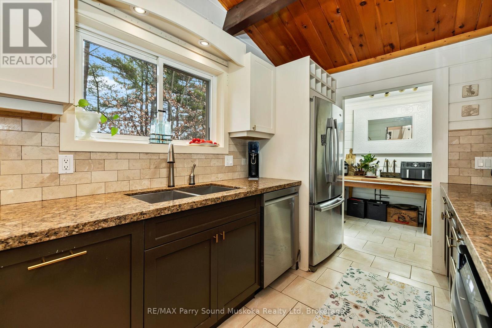 11 BRENDA AVENUE - 11
