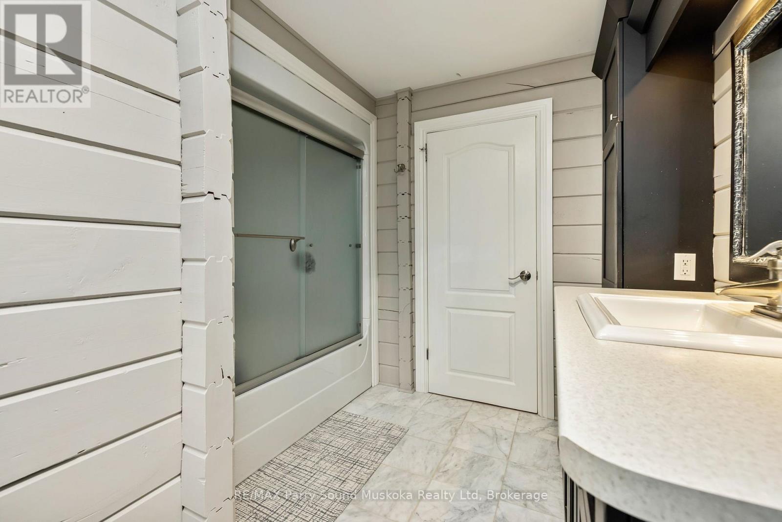 11 BRENDA AVENUE - 24