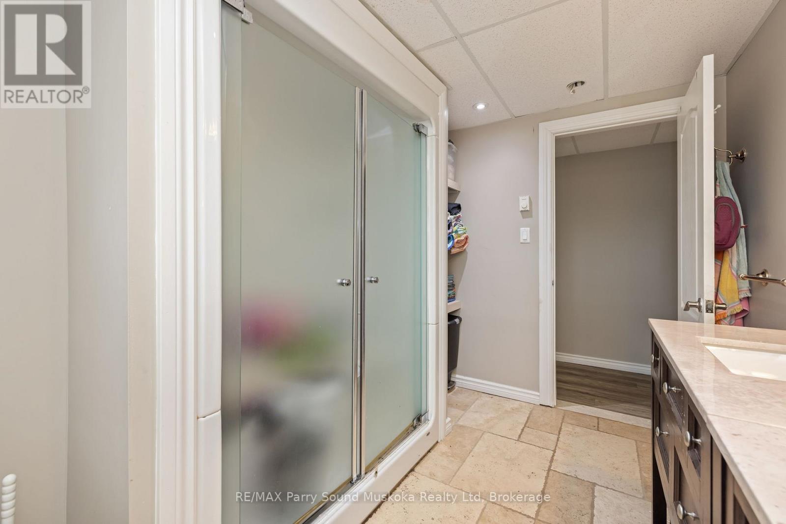11 BRENDA AVENUE - 32