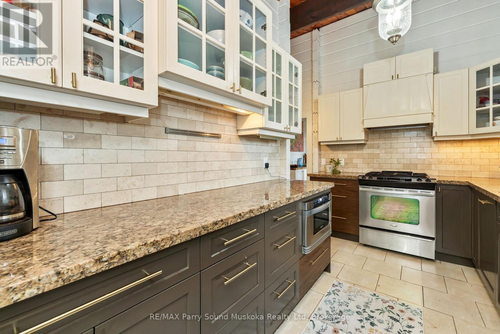 11 BRENDA AVENUE - 9