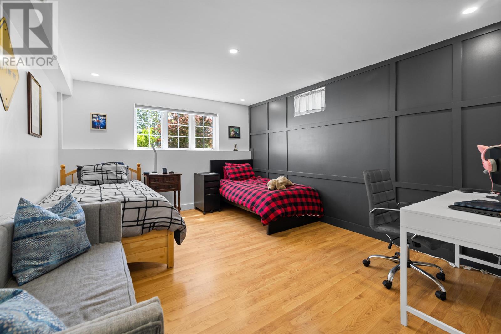 136 New London Road - 27