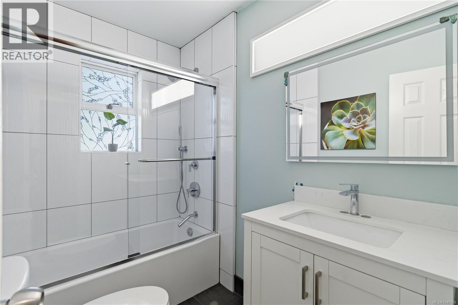  2872 Glen Lake Road, Langford