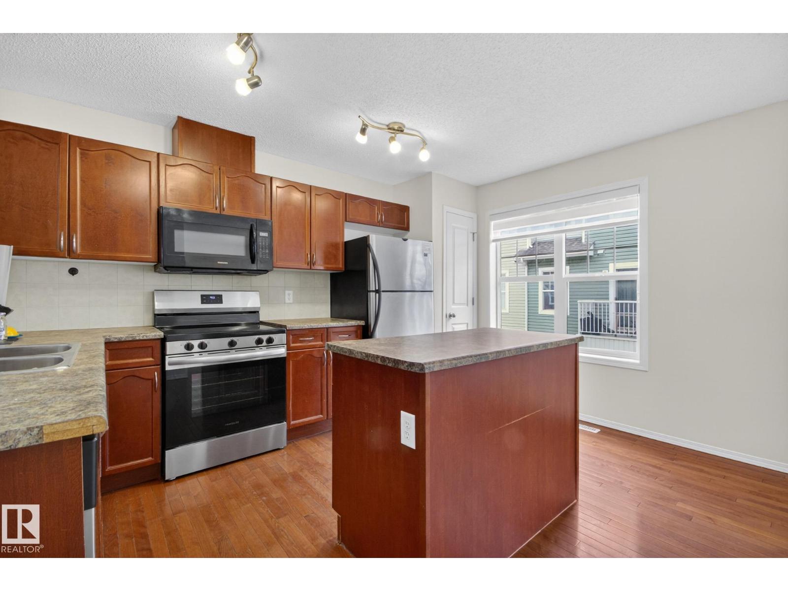 #156 5604 199 ST NW - 8