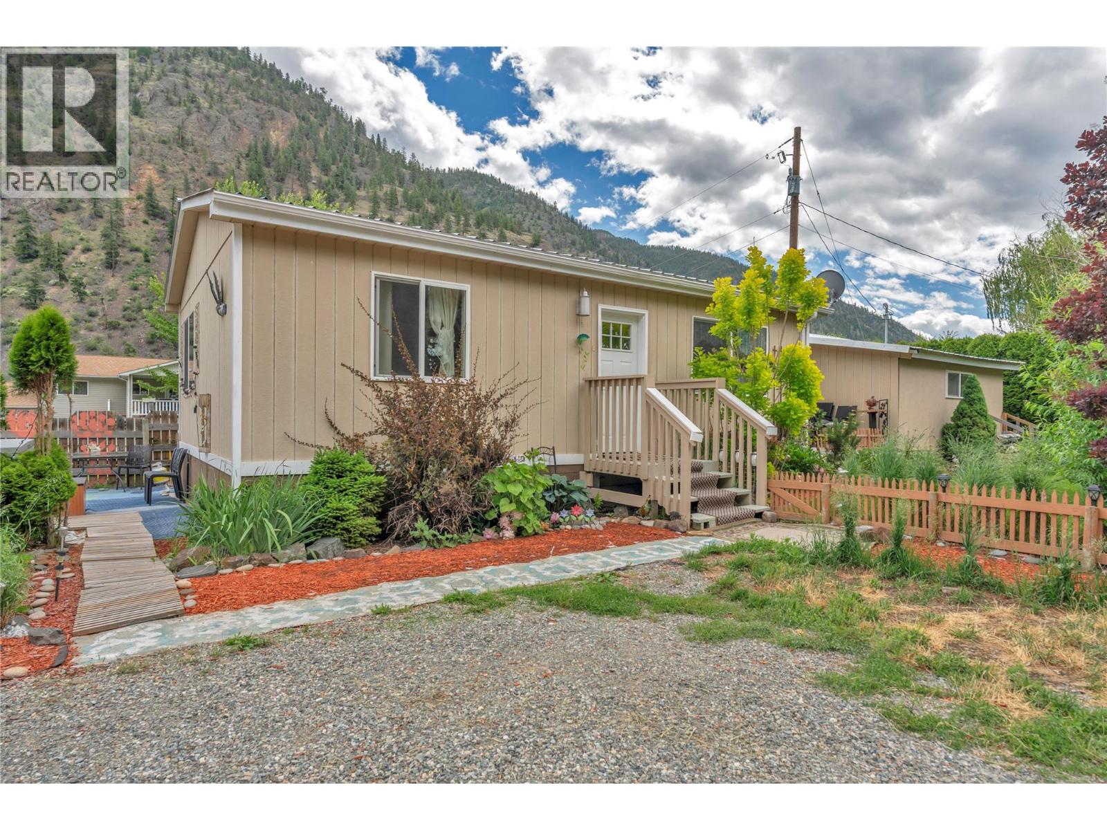 1530 Main Street N, Olalla